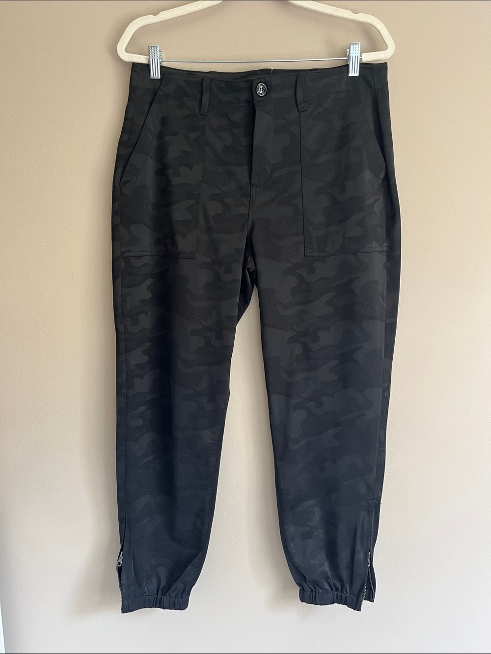 Liverpool Los Angeles Harleigh Crop Utility High Rise Black Camo Jogger size 12